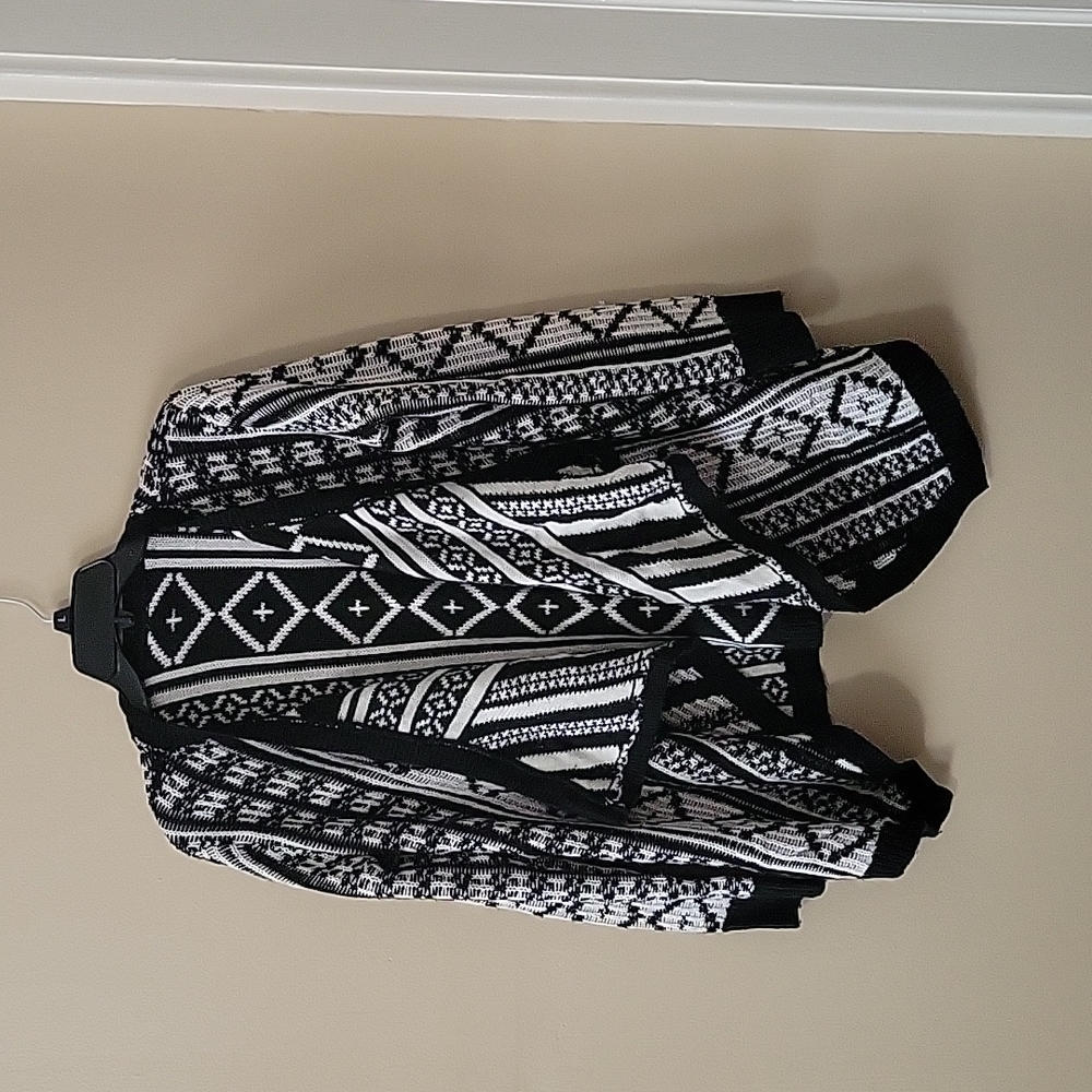 A small/medium black and white aztec print cardigan Aeropostale